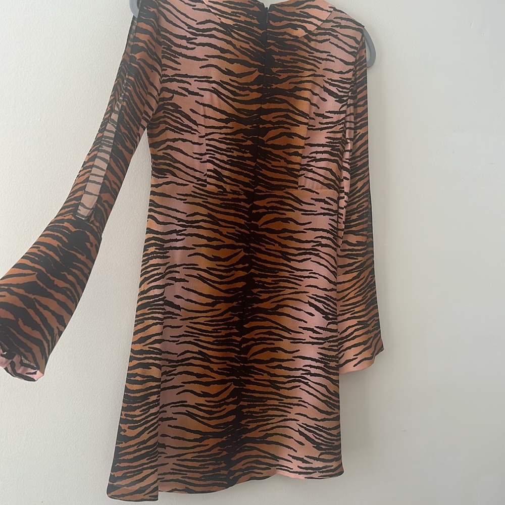 A.L.C. 100% Silk Dress long sleeve black tan tiger print Size 0 - Picture 11 of 12